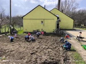 Iskolakerti alapozó