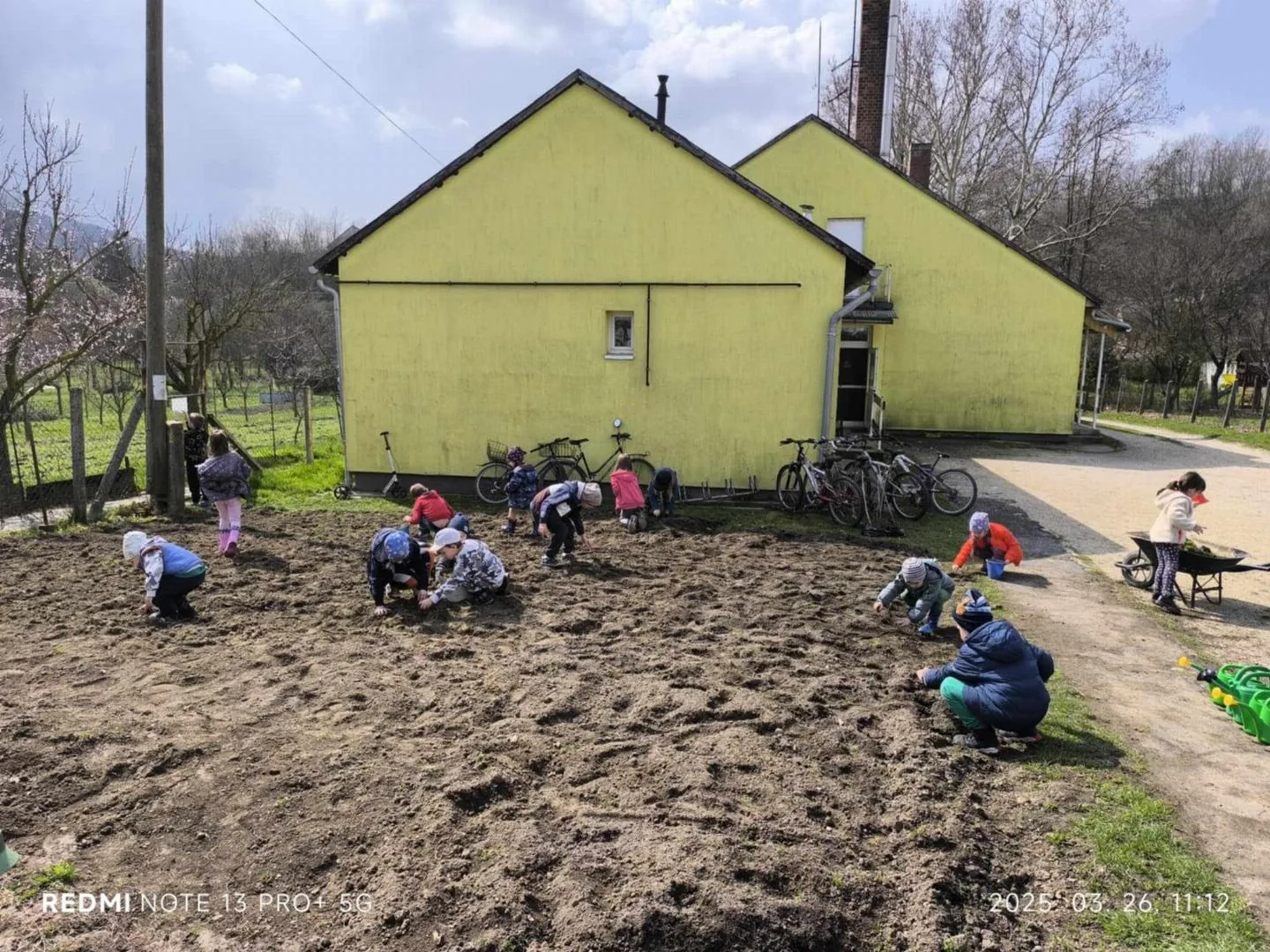 Iskolakerti alapozó